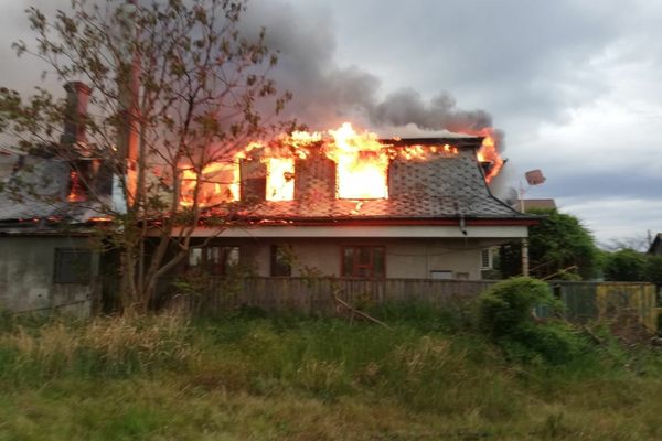  VIDEO Pensiune cuprinsă de flăcări la Murighiol