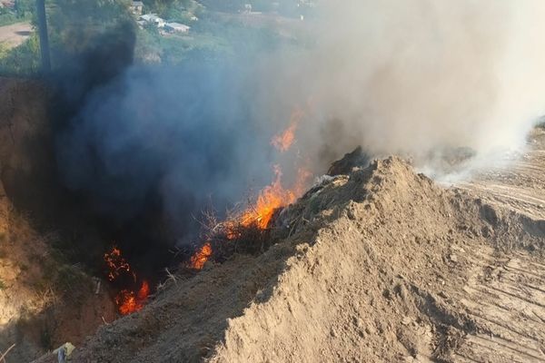 FOTO Incendiu violent la Văcăreni