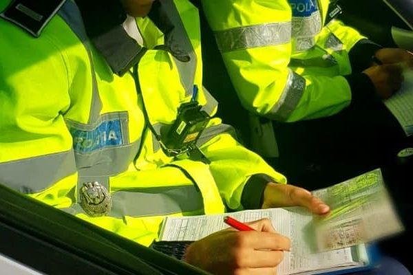 Sute de sancţiuni contravenţionale și 28 de permise reținute în minivacanța de 1 Mai de polițiști