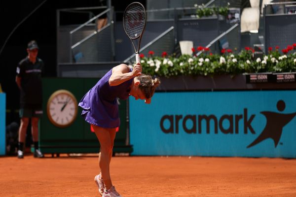 Simona Halep, eliminată în sferturile de la WTA Madrid de Ons Jabeur