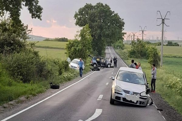 Accident  pe DN22 cu trei mașini . O victimă transportată la spital