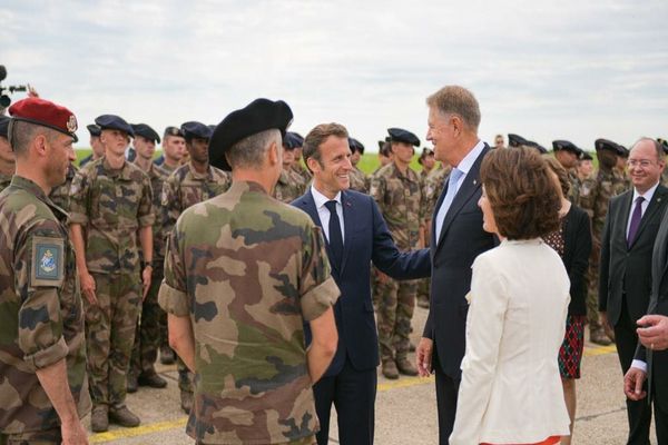 Emmanuel Macron și-a petrecut noaptea într-un cort militar din Baza Mihail Kogălniceanu