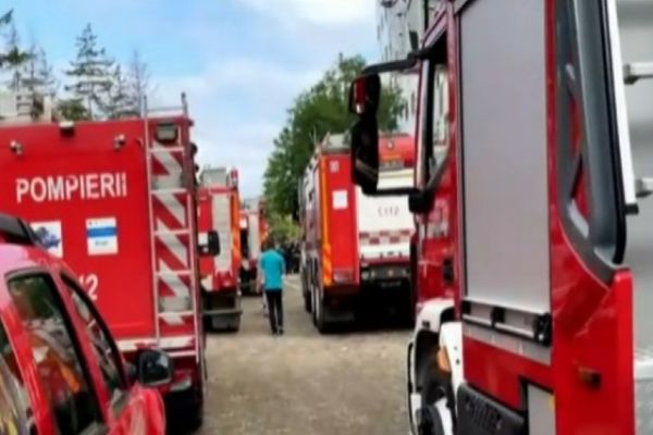 Degajări mari de fum la Spitalul de Copii "Sfânta Maria" din Iaşi. 50 de copii și 150 de adulți au fost evacuați
