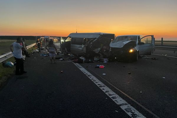 Accident pe autostradă. S-au ciocnit două microbuze