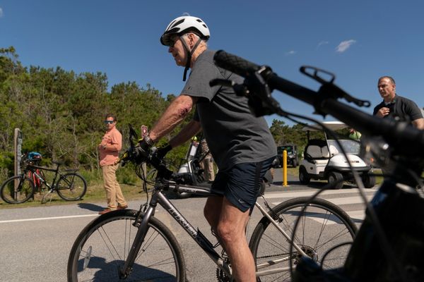 Joe Biden a căzut de pe  bicicleta. Cum se simte președintele SUA - VIDEO