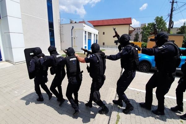 FOTO Luare de ostatici și pachet suspect. Exercițiu de intervenție la Tribunalul Tulcea