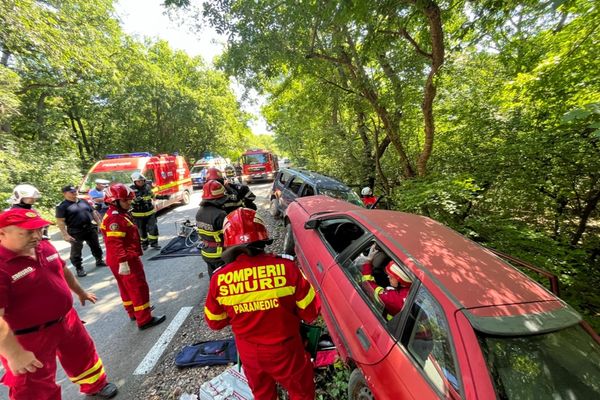 FOTO VIDEO Atenție, EXERCIȚIU! Accident, incendiu și acțiuni de  salvare