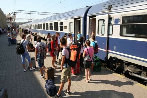 Călătorie de COȘMAR pentru românii care merg cu trenul. Ce MĂSURI ia CFR