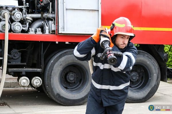 VIDEO 150 de hectare de pășune, afectate de un incendiu. Focul a fost pus intenționat