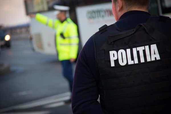 Fără permis de conducere, prins la plimbare pe strada Gloriei