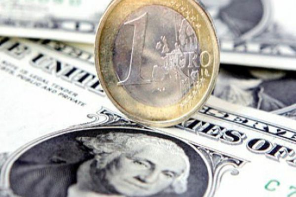 Dolarul american a depășit euro în cursul valutar al BNR