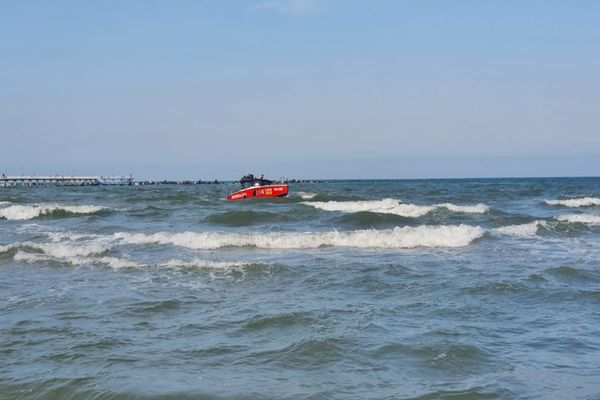 Alertă la Costinești! Turiști căutați în mare