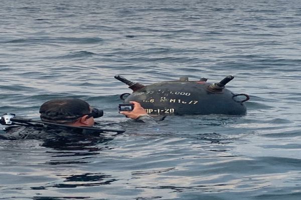 FOTO VIDEO  Mină detonată de scafandrii în Marea Neagră, în apropiere de Eforie