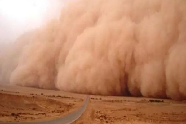 Nor de praf saharian peste România - zonele unde aerul va fi irespirabil