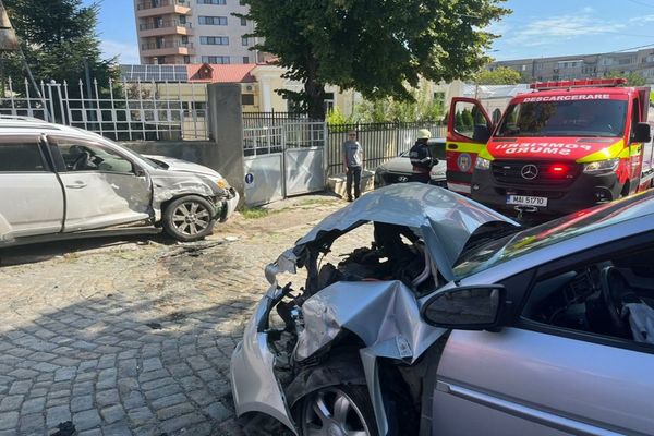 VIDEO Accident grav cu o victimă încarcerată în Tulcea