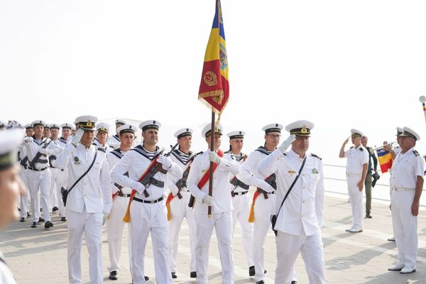 FOTO Marinarii militari își cinstesc eroii