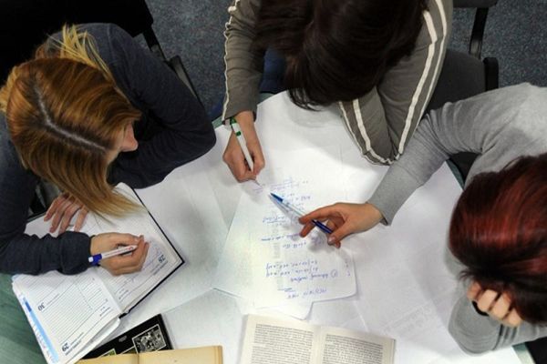 Profesorii încasează sume record din meditații. Un dascăl din vestul țării a obținut aproape 5.000 de euro într-o singură lună