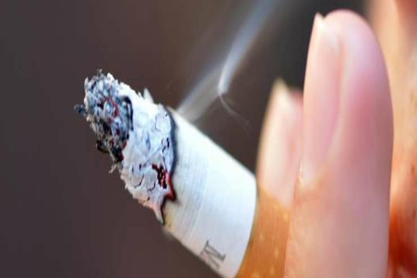 Minorii care fumează în spații publice riscă amenzi de până la 500 de lei