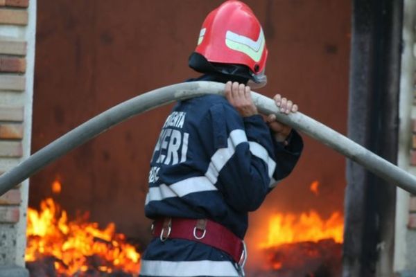 Incendiu într-o clădire din Tulcea. De la ce au pornit flăcările