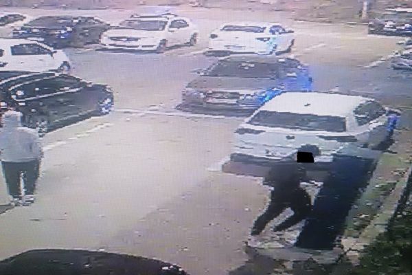 FOTO Spărgători de parcometru prinși de polițiștii locali