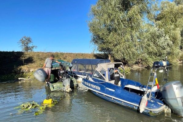 Motoare de ambarcațiuni, furate în Franța, găsite în Delta Dunării