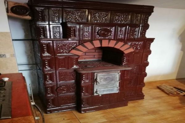 Românii se întorc la sobele cu lemne. Liste de așteptare la ocoalele silvice