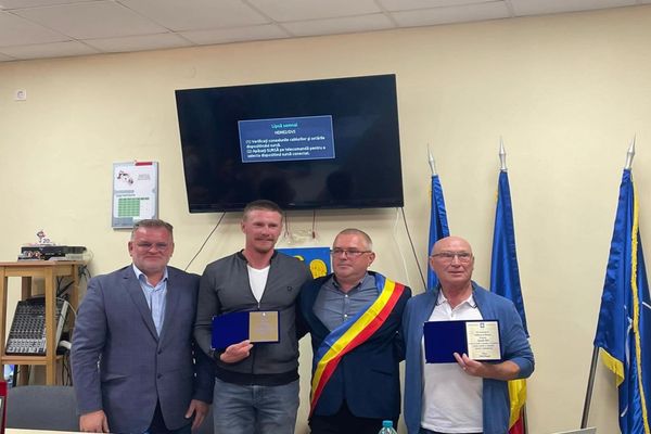 Canoiștii Petre Capusta și Cătălin Chirilă, cetățeni de onoare ai comunei Sarichioi