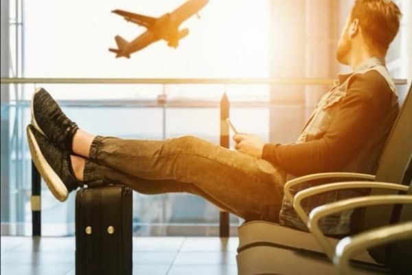 Biletele de avion și vacanțele vor fi garantate de stat