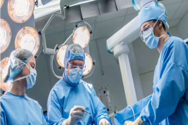 Un MEDICAMENT esențial pentru pacienții care necesită intervenții chirurgicale lipsește din spitale: OPERAȚII amânate