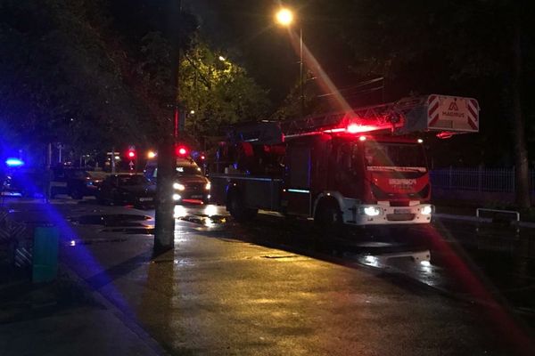 Incendiu la Spitalul de Copii din Timișoara. Pacienții și mamele care îi însoțeau au fost evacuați în toiul nopții