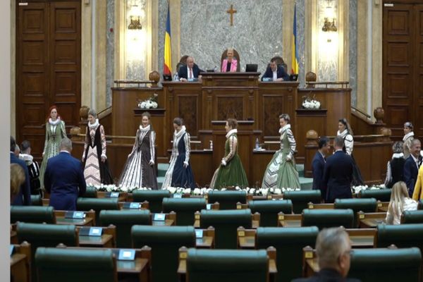 După două luni de vacanță, parlamentarii nu s-au înghesuit să se întoarcă la muncă: unul din trei scaune goale, astăzi, la Senat