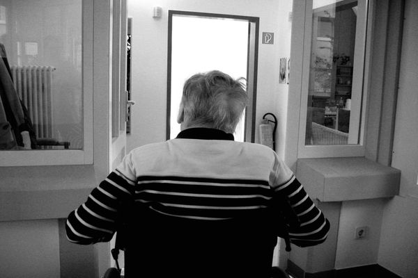 Vârsta, mai importantă decât genele în determinarea riscurilor de a dezvolta anumite boli