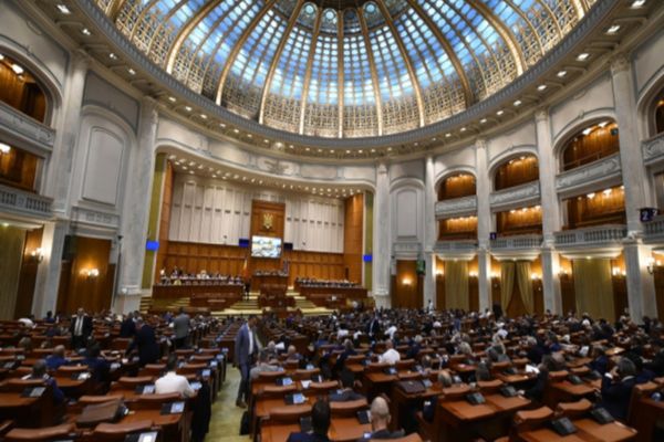 Senatul a adoptat majorarea grilei de impozitare pentru locuințe cu până la 50%