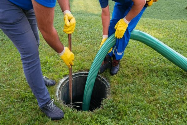 Obligația pe care o au românii care dețin fosă septică. Amenzile pornesc de la 5.000 de lei