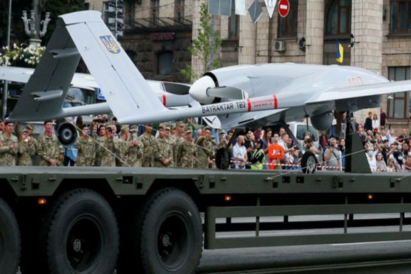 România se ÎNARMEAZĂ: Armata cumpără celebrele drone turcești Bayraktar, dar și elicoptere de luptă Airbus