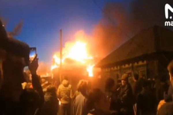 Nouă tragedie în Rusia: Un avion militar, prăbușit peste o clădire rezidențială în Siberia. 