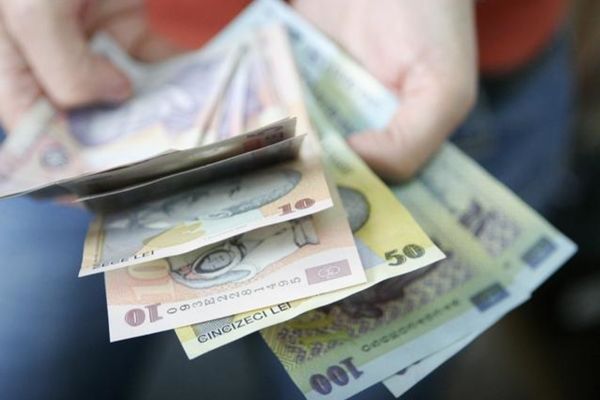 Majorarea PENSIILOR ar putea fi făcută în două etape! Creșterile, praf în ochii pensionarilor: scenariul BOMBĂ pe care îl iau în calcul guvernanții