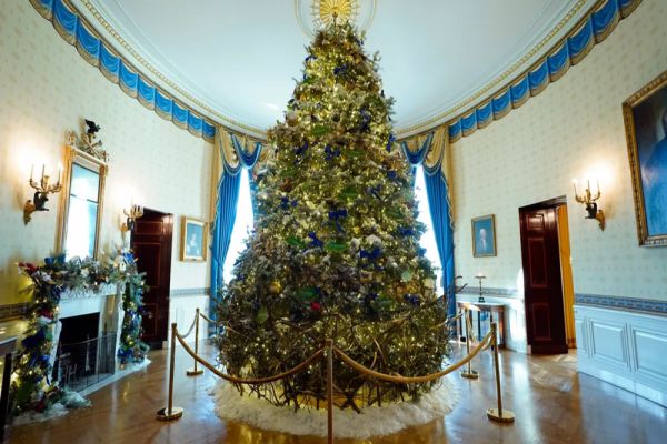 VIDEO| Casa Albă este gata de Crăciun. Cum a decorat Prima Doamnă de sărbători