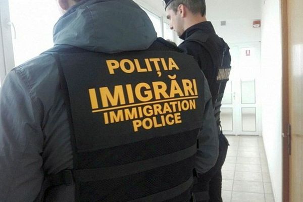 Nepaleză expulzată din România pentru şedere ilegală