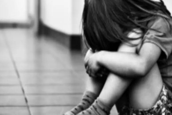 Percheziții în Tulcea și Constanța. Un bărbat și o femeie, reținuți după ce au obligat două fete să se prostitueze