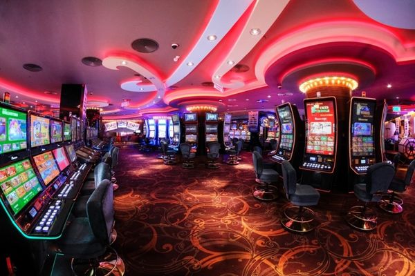 Klaus Iohannis a semnat! Ce se întâmplă cu toți cei care intră în săli de jocuri de noroc