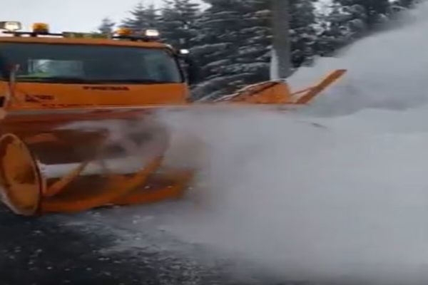 Zăpada închide Transalpina și Transfăgărășan