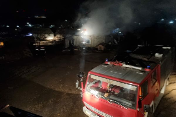 VIDEO Casă cuprinsă de flăcări în Rahmanu