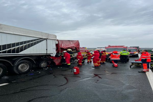 FOTO VIDEO Accident grav cu o persoană încarcerată pe Autostrada București - Constanța