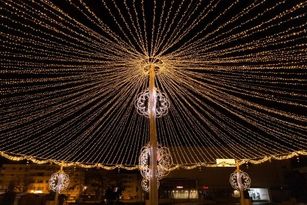 Iluminat festiv pentru sărbători în vreme de criză
