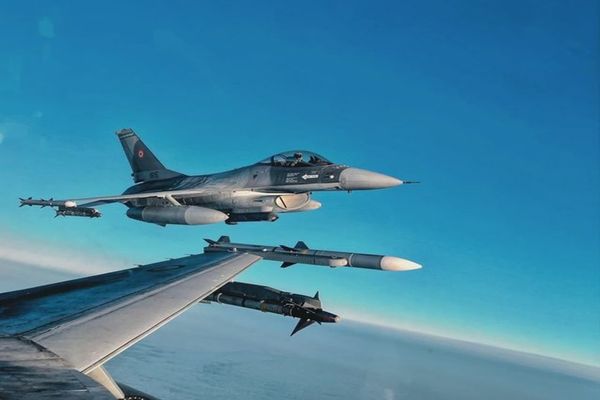 Incident în spațiul aerian al României - Alertă cu bombă la bordul unei aeronave