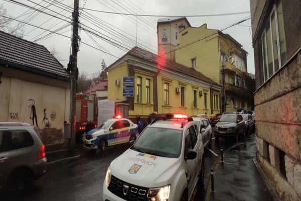 Incendiu la Spitalul pentru Copii din Cluj! Pacienții și aparținătorii de la etajele 3,4 și 5 au fost evacuați (FOTO)