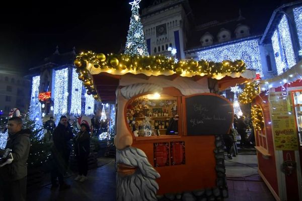 Târgurile de Crăciun încep să se deschidă. Aseară în Craiova s- au aprins luminile de sărbători