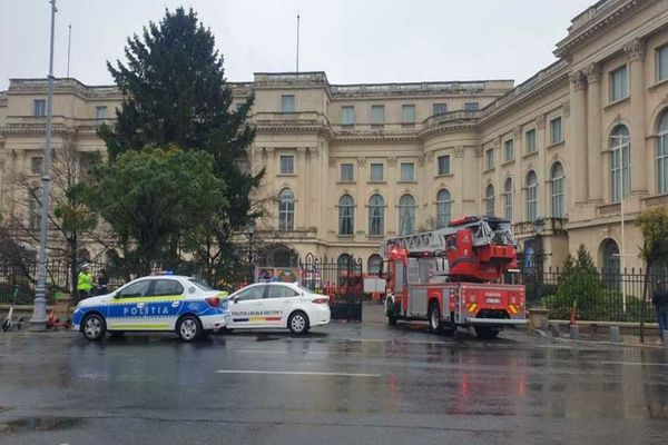 INCENDIU la Palatul Regal din Capitală: 150 de persoane, evacuate - Ce a declanșat focul