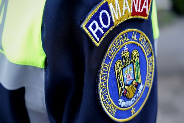 Un tânăr polițist din orașul Târgu Bujor găsit de mama sa cu venele tăiate și împușcat în cap
